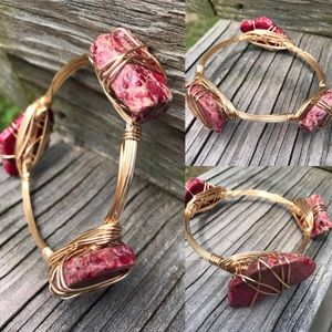 RASPBERRY AGATE WIRE WRAPPED BANGLE